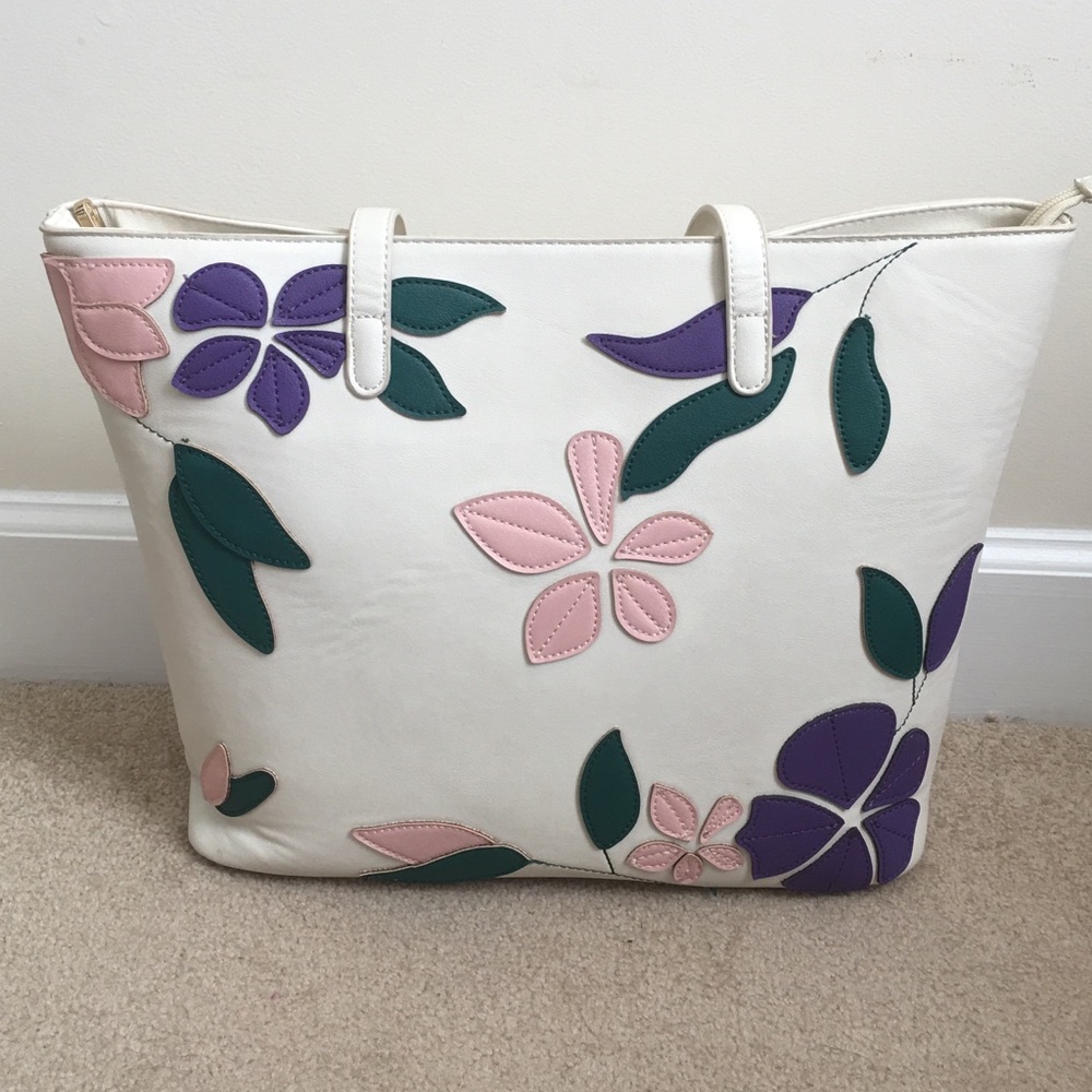 ‼️SOLD‼️ CHARMING CHARLIE Cream Floral Tote Bag - Picture 1 of 6